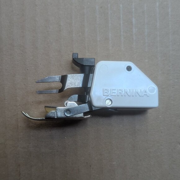 BERNINA old-style walking foot #50 with standard closed-toe sole - Picture 5 of 10